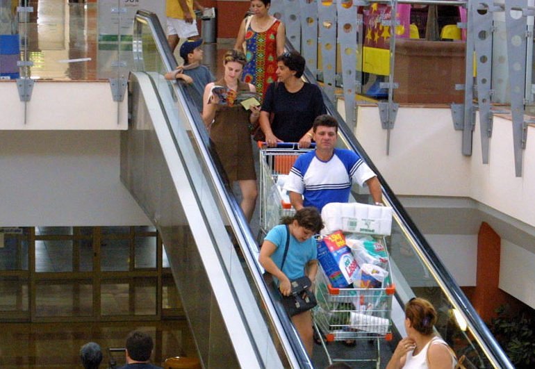 image Holiday shopping season sees high satisfaction among shoppers, retailers
