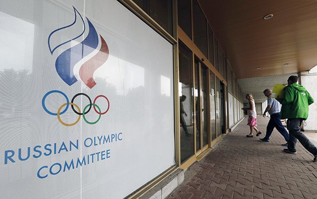 image Russian and Belarusian athletes banned, tennis players avoid tour exclusion