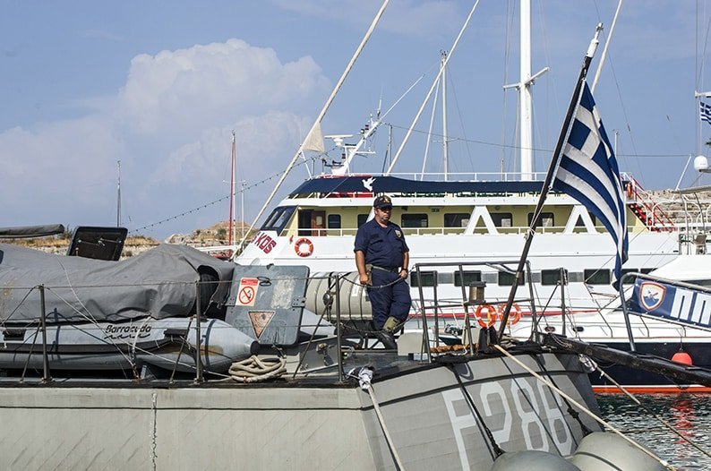 image British-flagged vessel sinks in Greece, all 17 passengers rescued (updated)