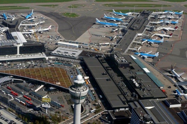 image KLM cancels up to 50 flights a day this weekend due to overcrowding at Schiphol