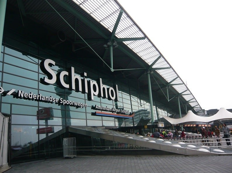 image Amsterdam&#8217;s Schiphol airport to limit passenger flow until March