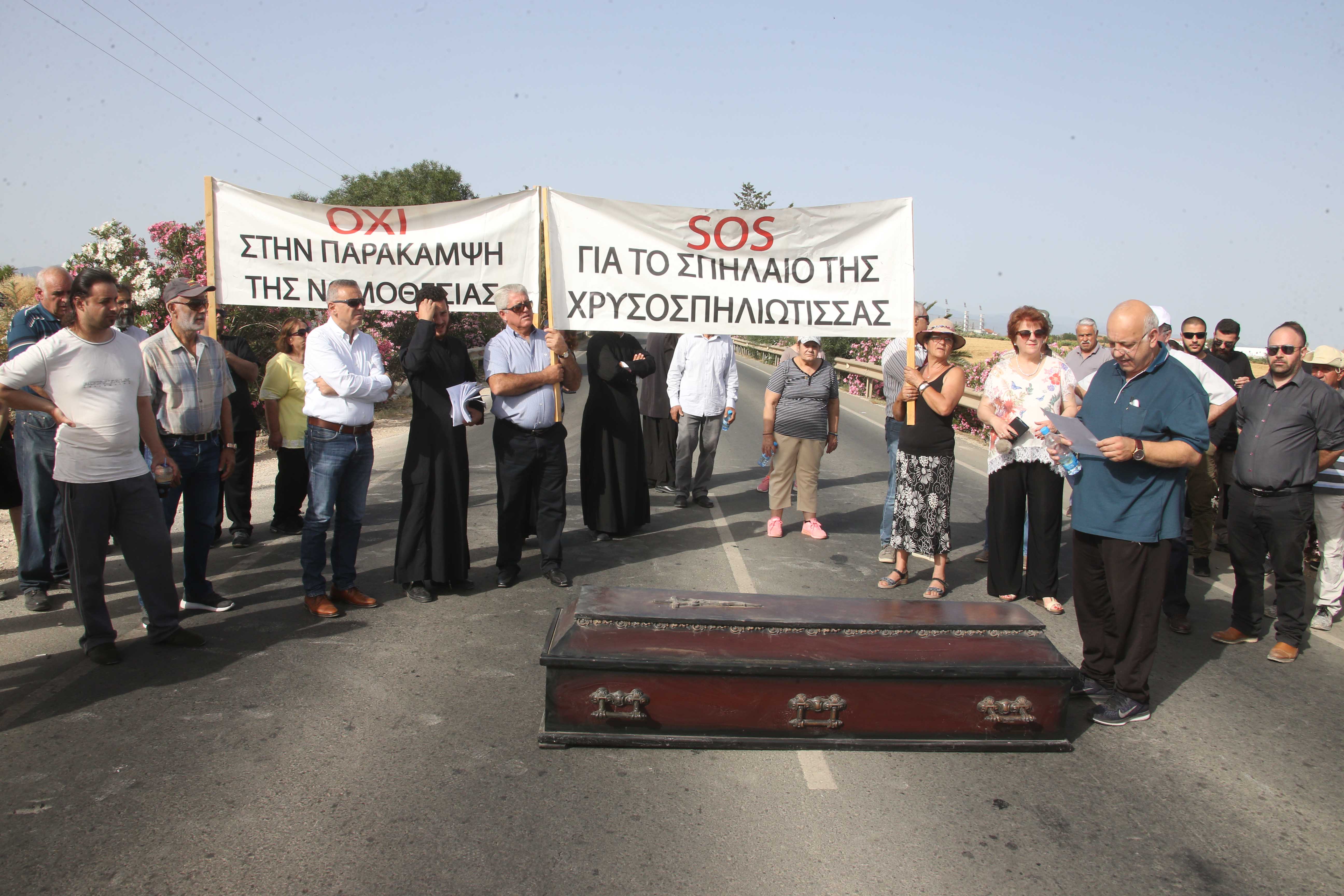 cover Ethnikos Defteras football club to close road for children’s protection