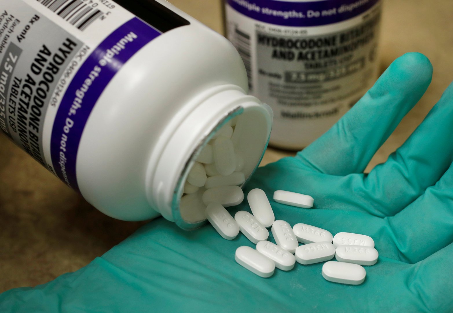 image CVS, Walmart, Walgreens agree to pay $13.8 bln to settle US opioid claims