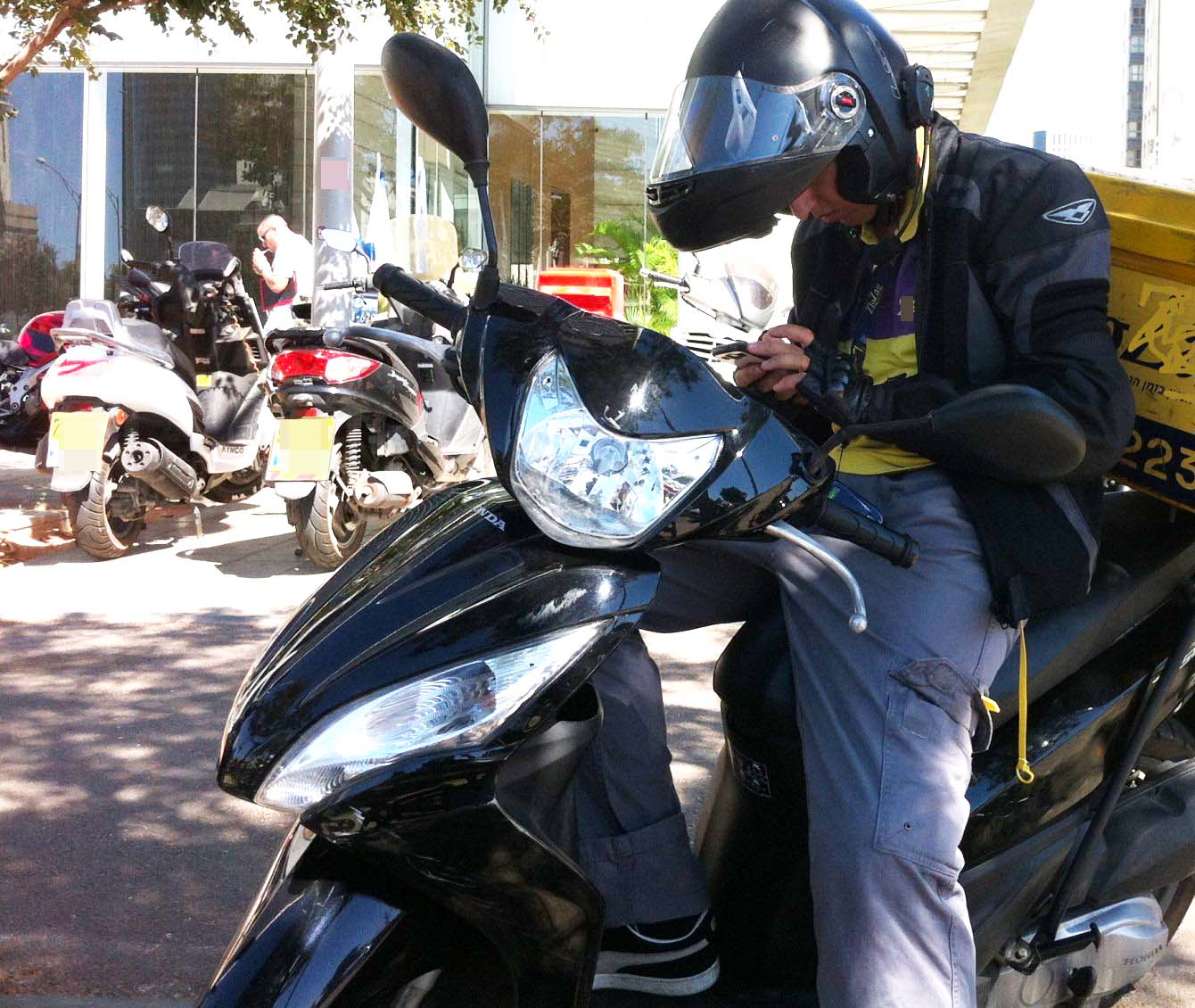 image Mob of seven attacks delivery driver in Limassol
