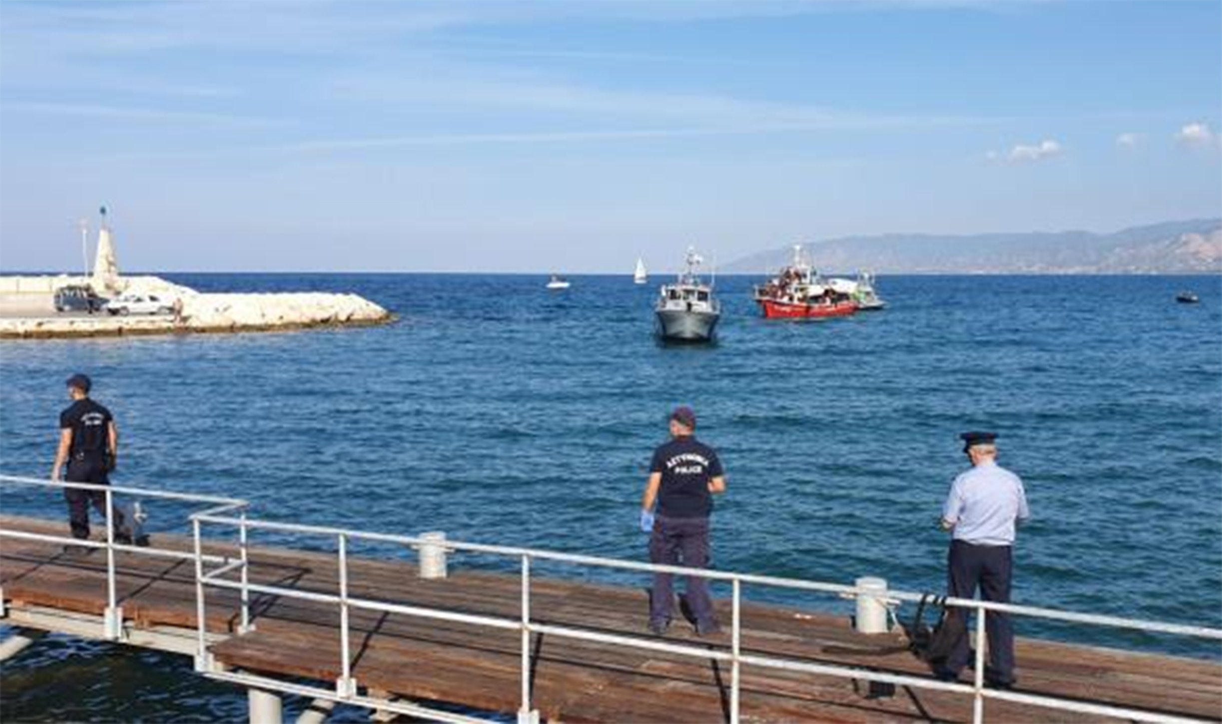 image Ten arrests as police bust people smuggling ring (update 2)