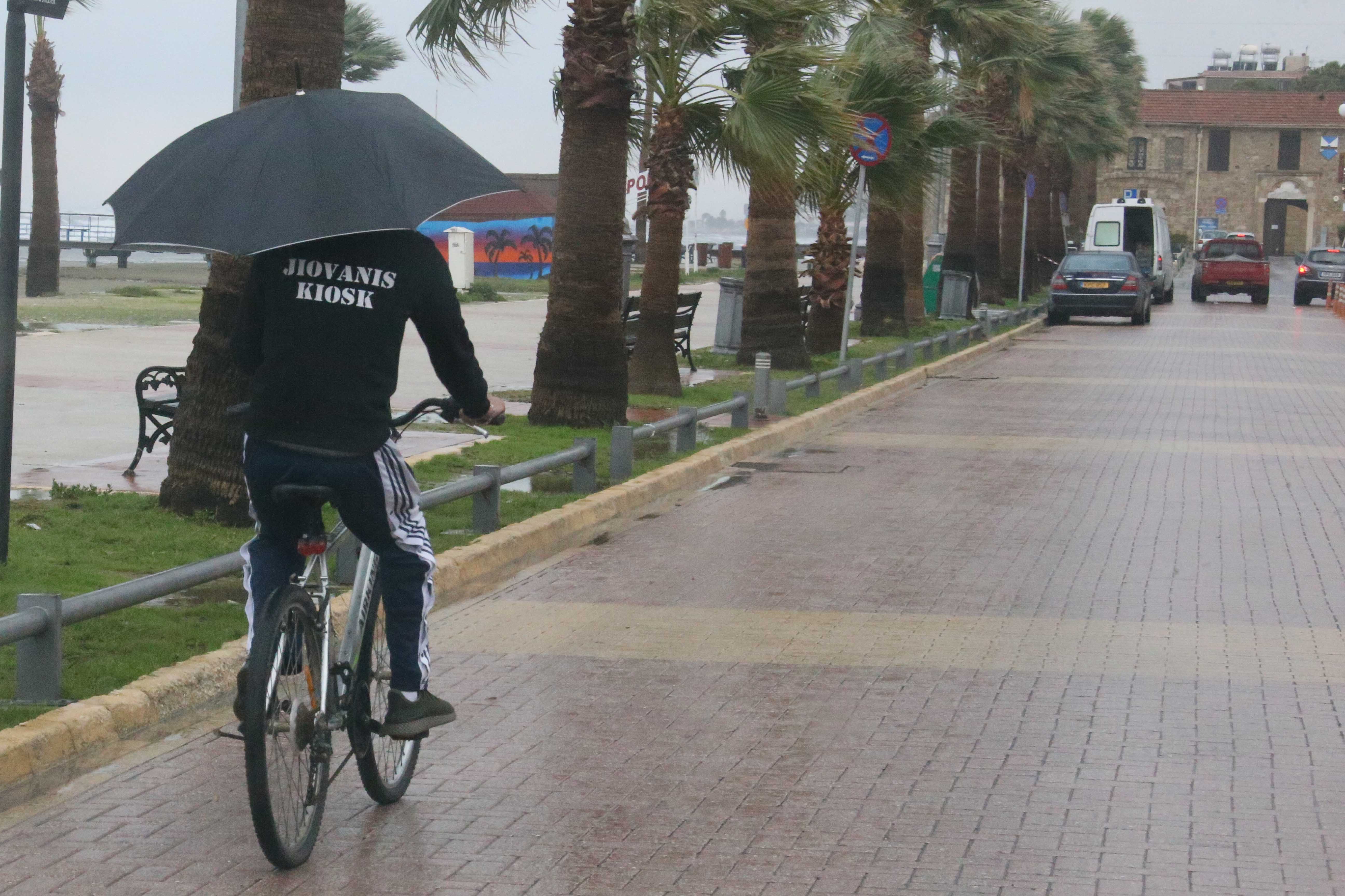 image Yellow warning for thunderstorm, flooding on Paphos-Limassol highway (Update)