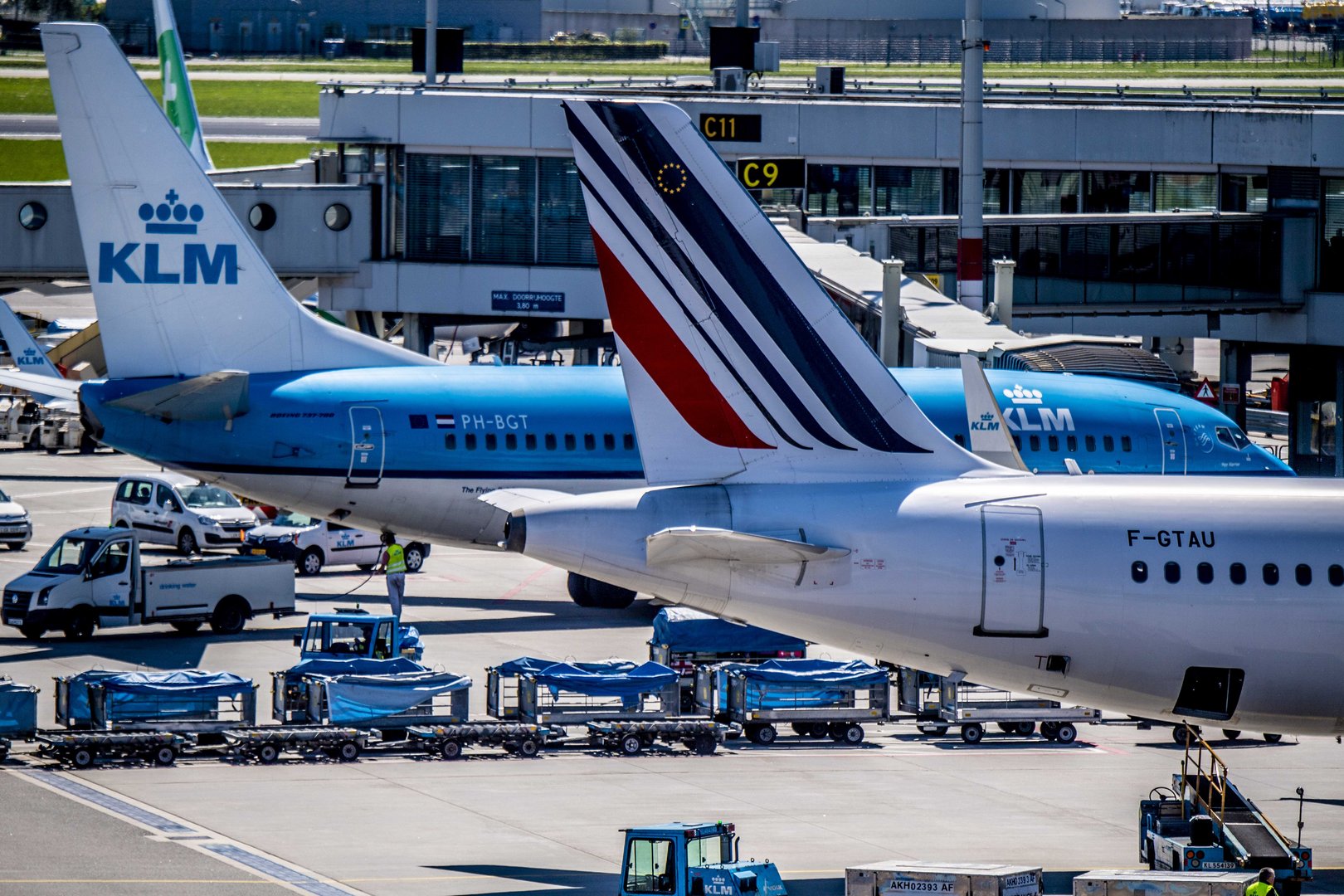 image Airlines face more turbulence before vaccine relief