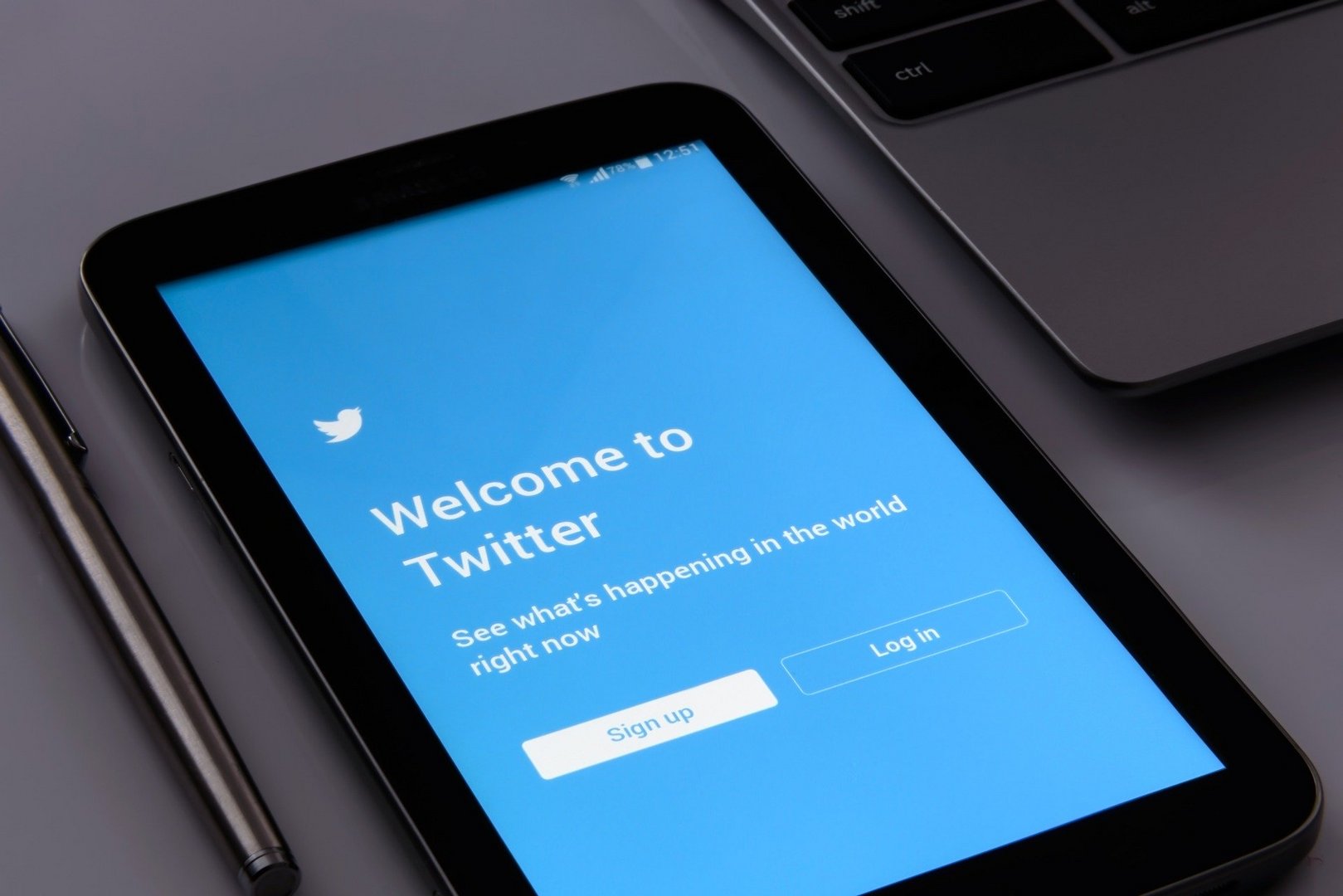 image Russia will block Twitter in one month unless it deletes banned content