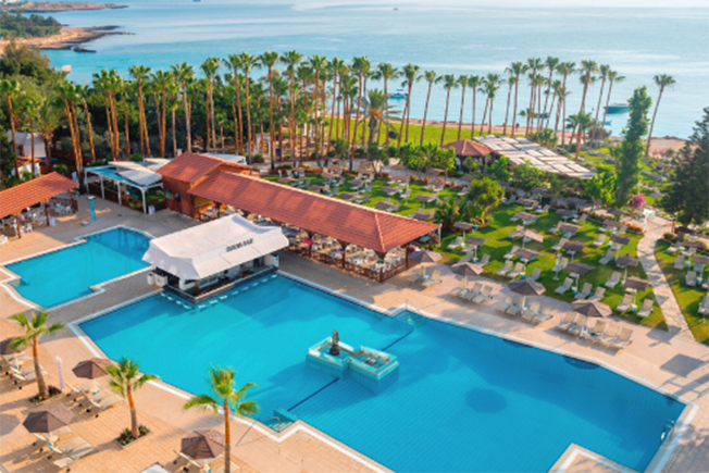 image Coronavirus: Commerce chamber says hotels should open to locals