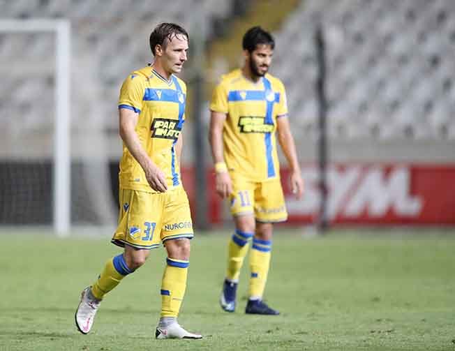 image Government not &#8216;punishing&#8217; football clubs, says spokesman
