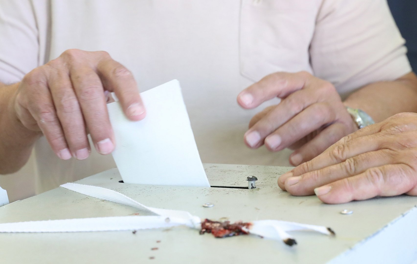 image April 2 deadline to register to vote in parliamentary elections