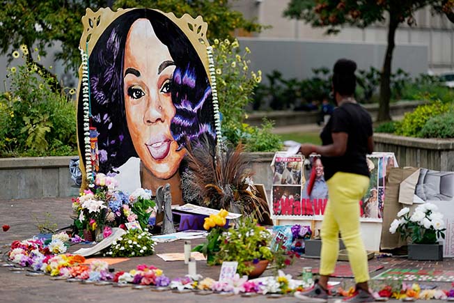 image Four Kentucky police officers charged in Breonna Taylor killing