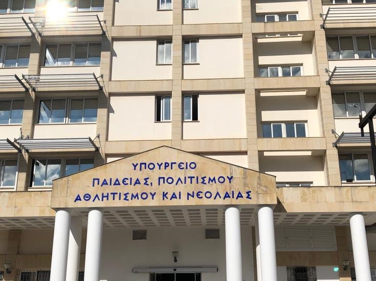 image Teachers’ unions meet government on recruitment issues
