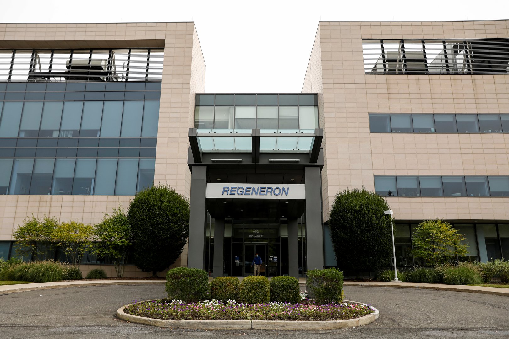 image Regeneron COVID-19 therapy cuts deaths among hospitalised patients who lack antibodies