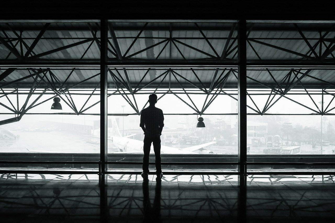 image UK to give airports aid after COVID rules tightened