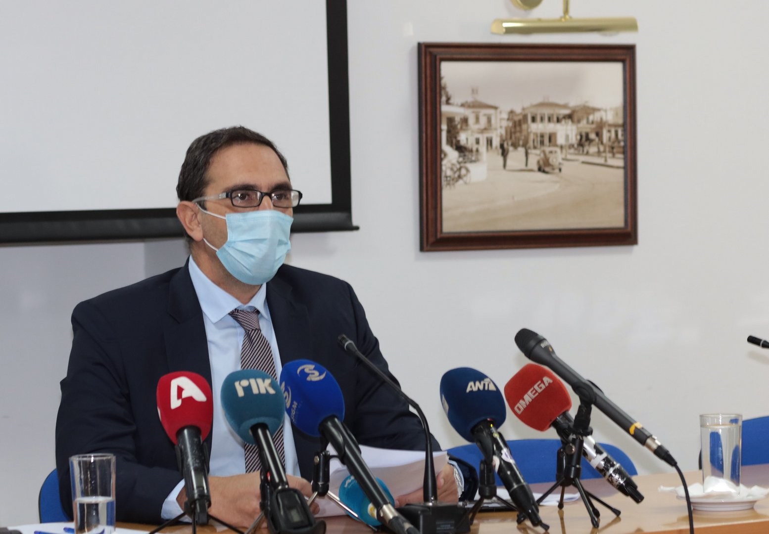 image Coronavirus: situation improved but risk remains, minister warns