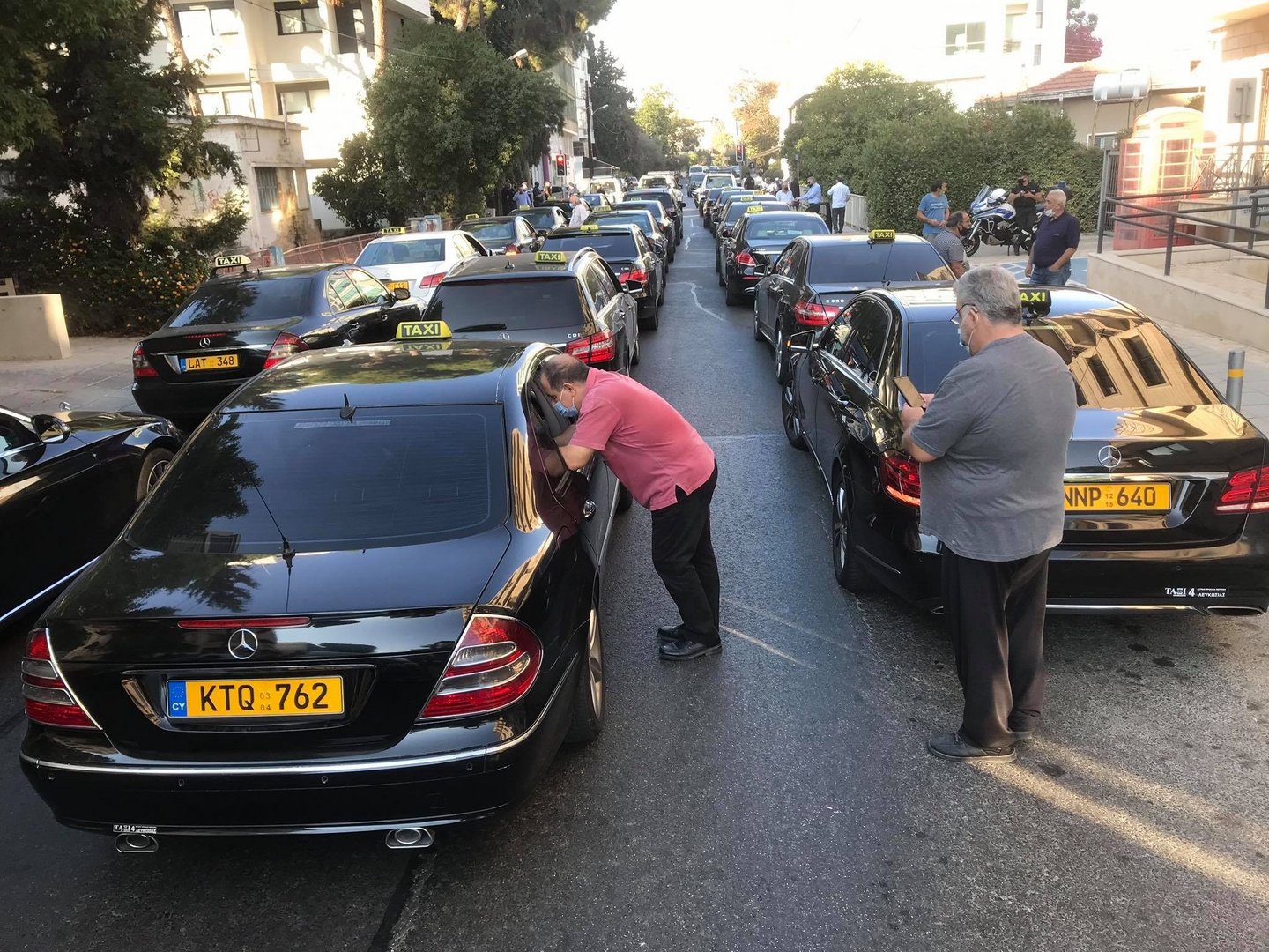 cover Larnaca taxi drivers strike over ‘uncontrolled’ transport applications