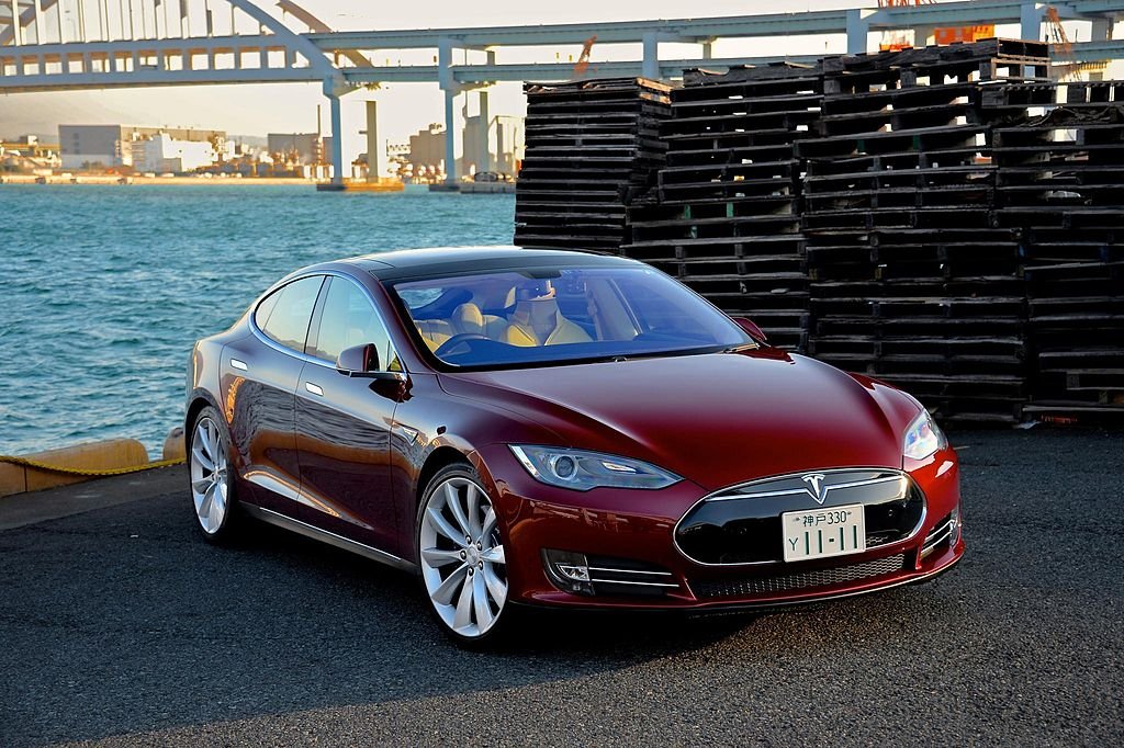 image Tesla recalls nearly 6,000 US cars over potentially loose bolts