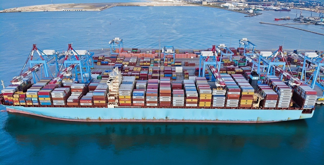 image Global shipping backlog threatens Christmas gifts