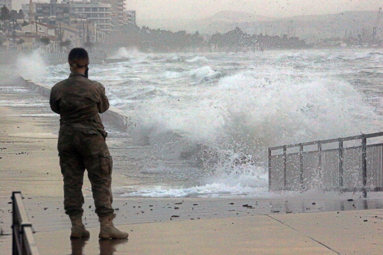 image Yellow weather alert for strong winds overnight