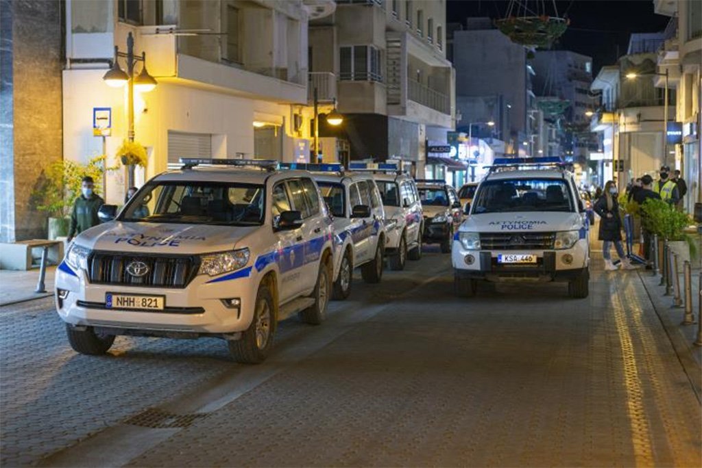 image Coronavirus: Limassol restaurant caught operating, birthday party broken up (update 2)
