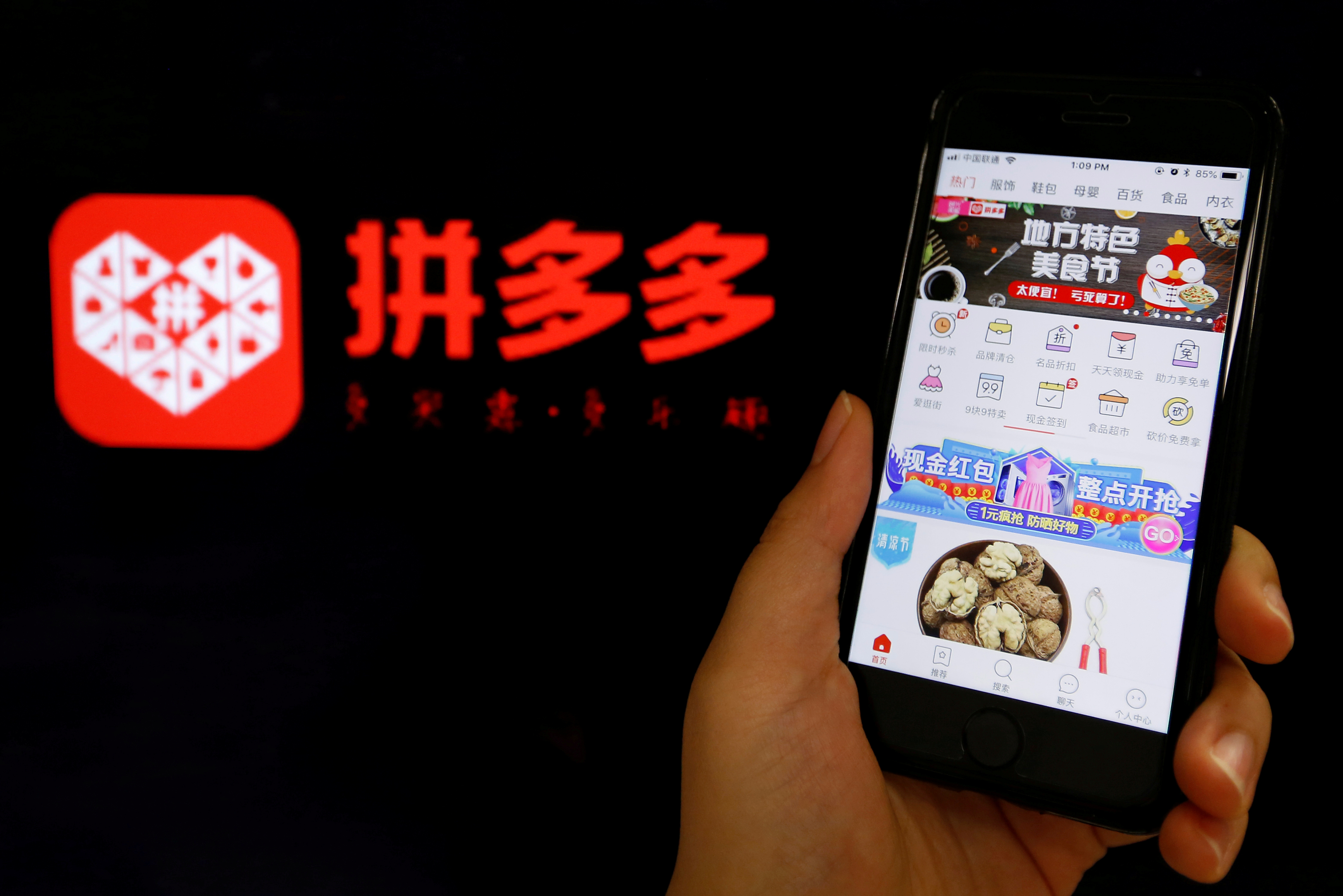 image Trump bars U.S. transactions with eight Chinese apps including Alipay