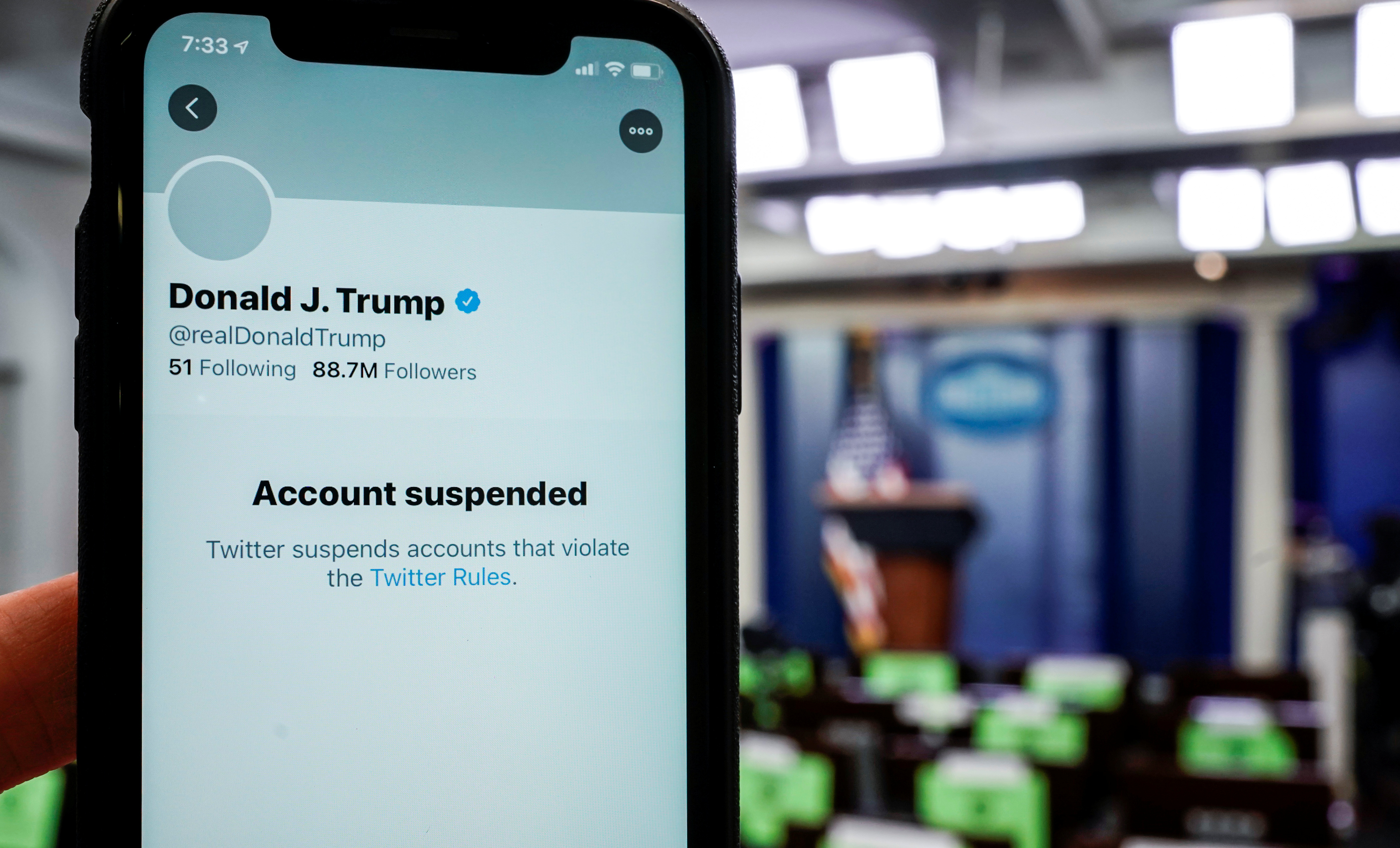 image Twitter permanently suspends Trump&#8217;s account, cites &#8216;incitement of violence&#8217; risk