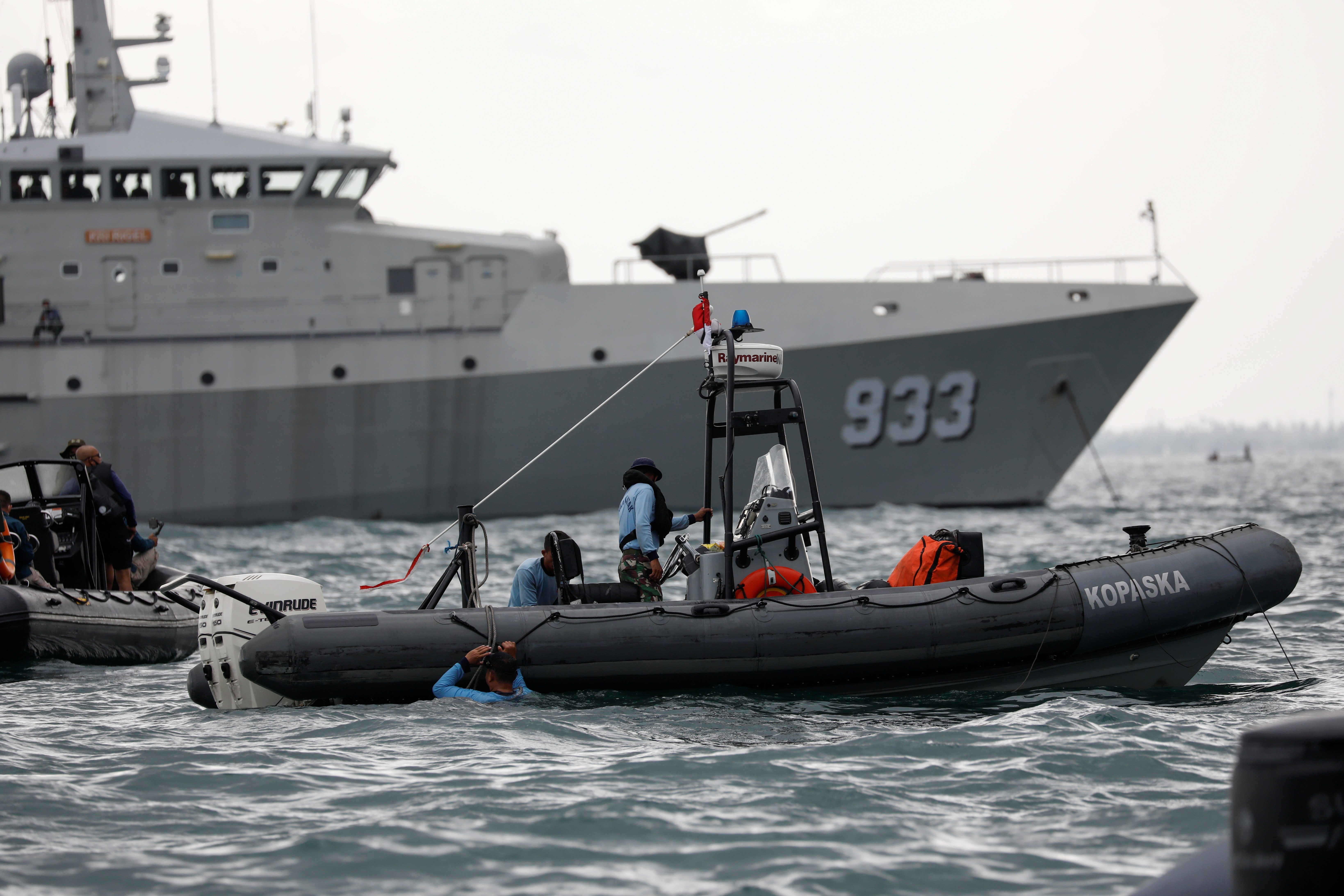 image Indonesia retrieves &#8216;black box&#8217; from crashed Sriwijaya Air plane