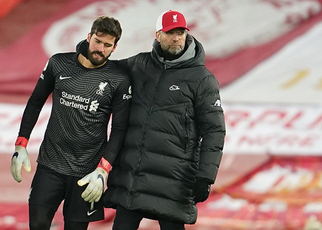 image Carragher fears league title &#8216;slipping away&#8217; from Liverpool