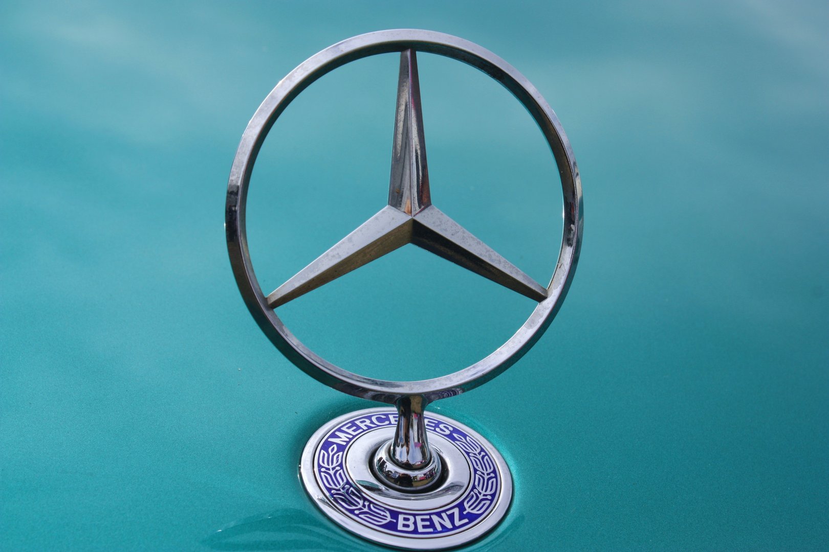 image Mercedes unveils electric compact SUV in bid to outdo Tesla