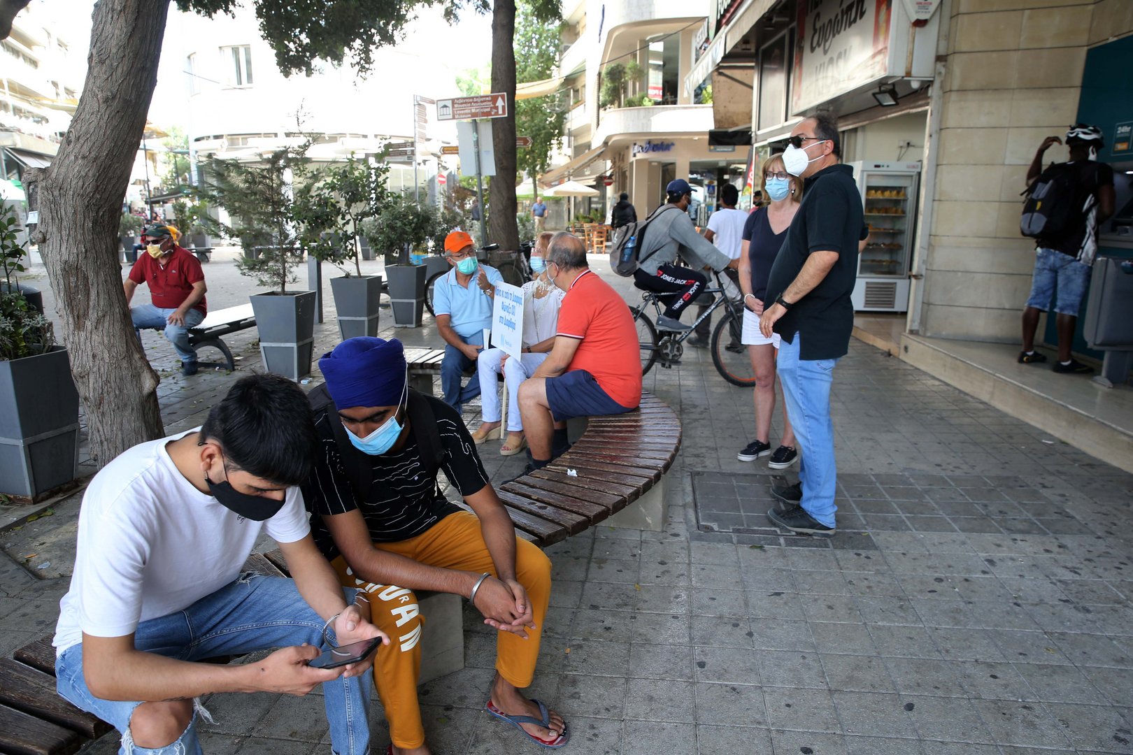 image Coronavirus: Q&#038;A on new restrictions published, small shops also closing (Update 1)