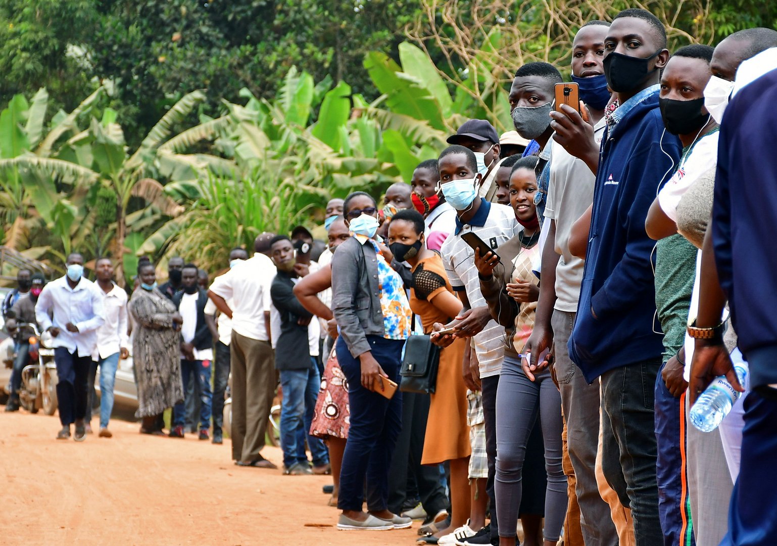 image Ugandans choose between long-time leader and popstar politician