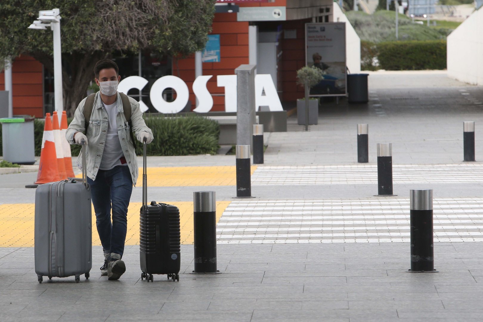 image Coronavirus: Travellers from UK struggle to leave quarantine without breaking measures