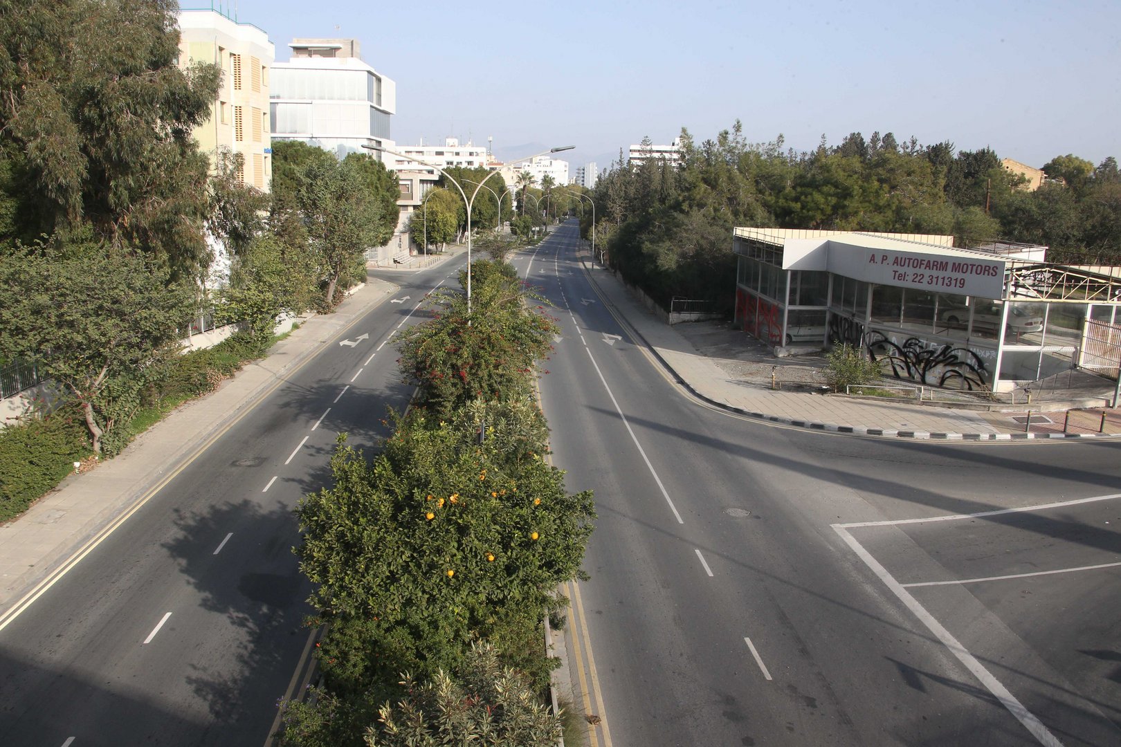 image Coronavirus: deserted streets as new lockdown enters into force (photos)