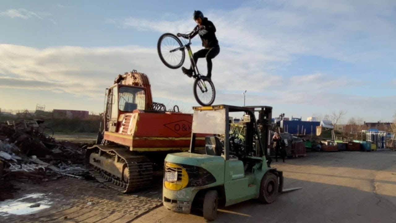 image The gravity-defying skills required of trail riding
