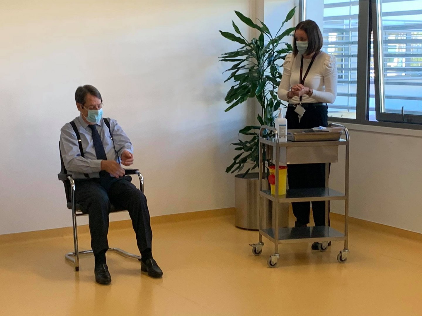 image Coronavirus: Anastasiades gets second jab (updated, with video)