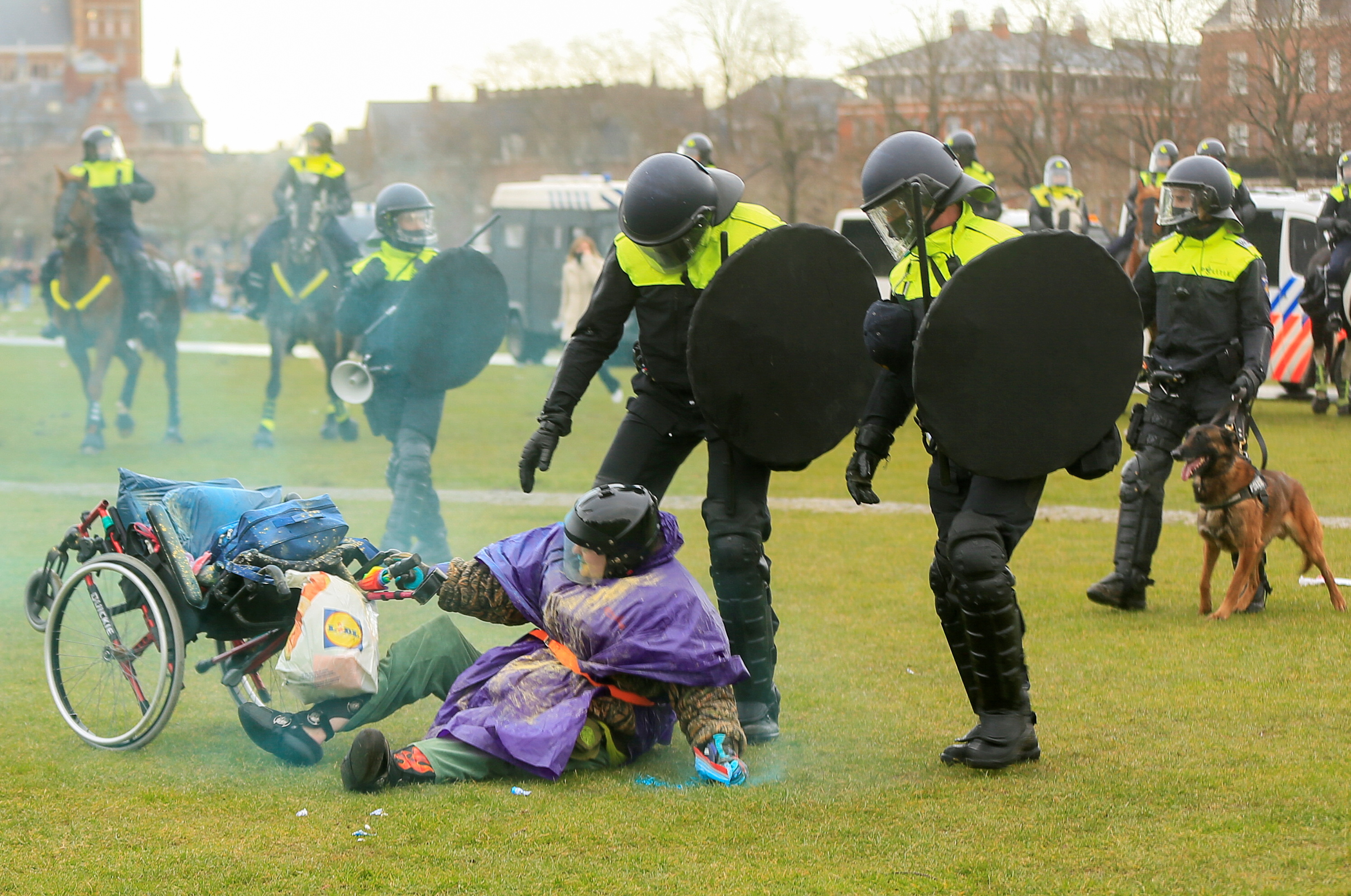 image Widespread weekend lockdown riots in the Netherlands,  PM Rutte condemns