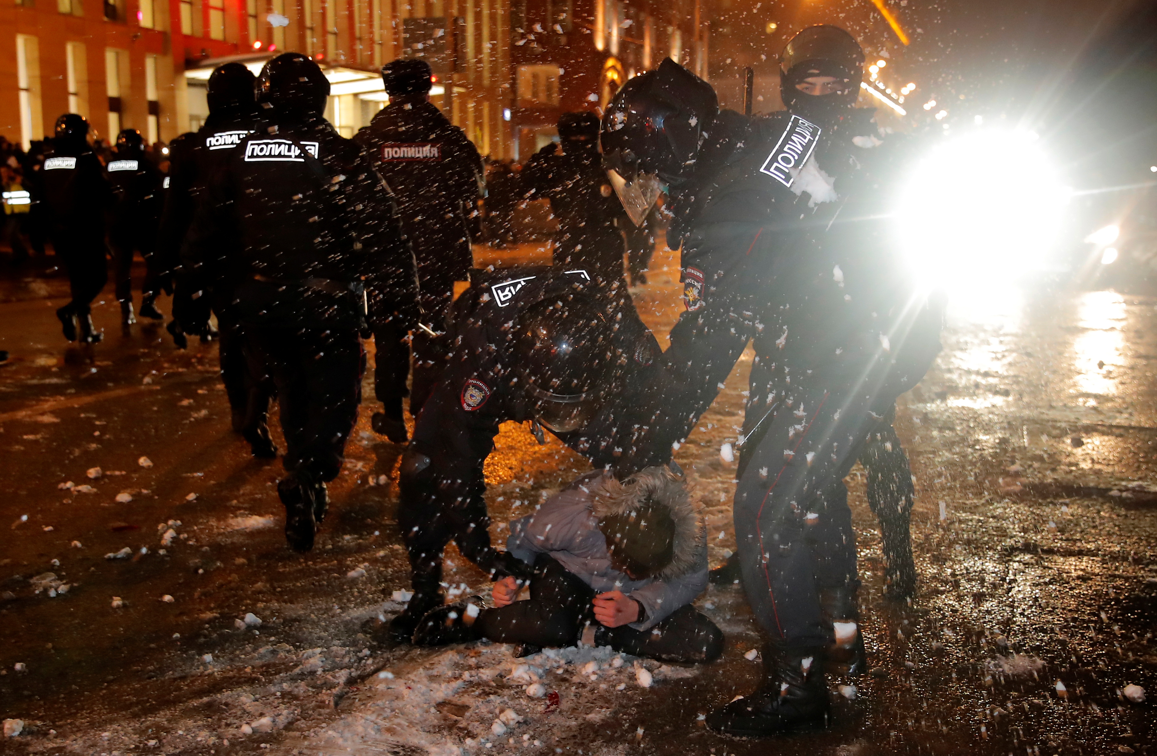 image Police crack down on Russian protests against jailing of Kremlin foe Navalny