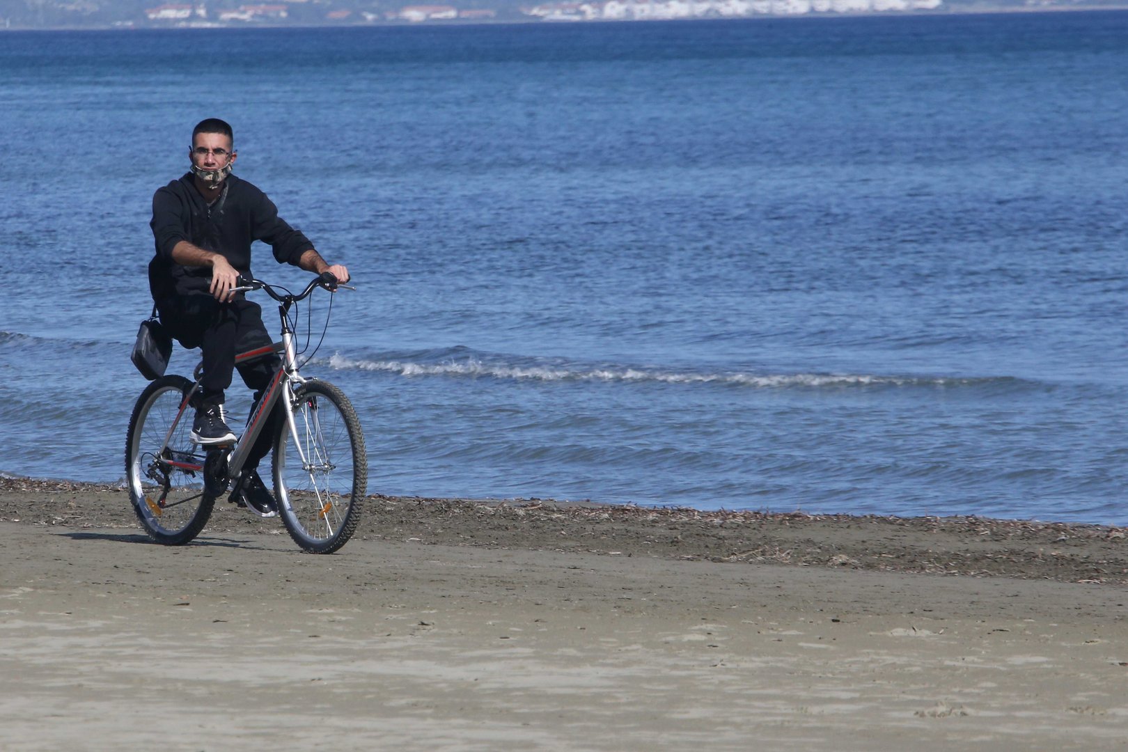 image Coronavirus: Bases fine three for illegal beach picnic