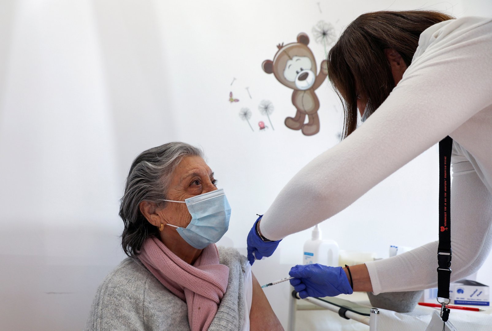 image Coronavirus: 20% of people in Cyprus got first jab, portal opens for age 43-44