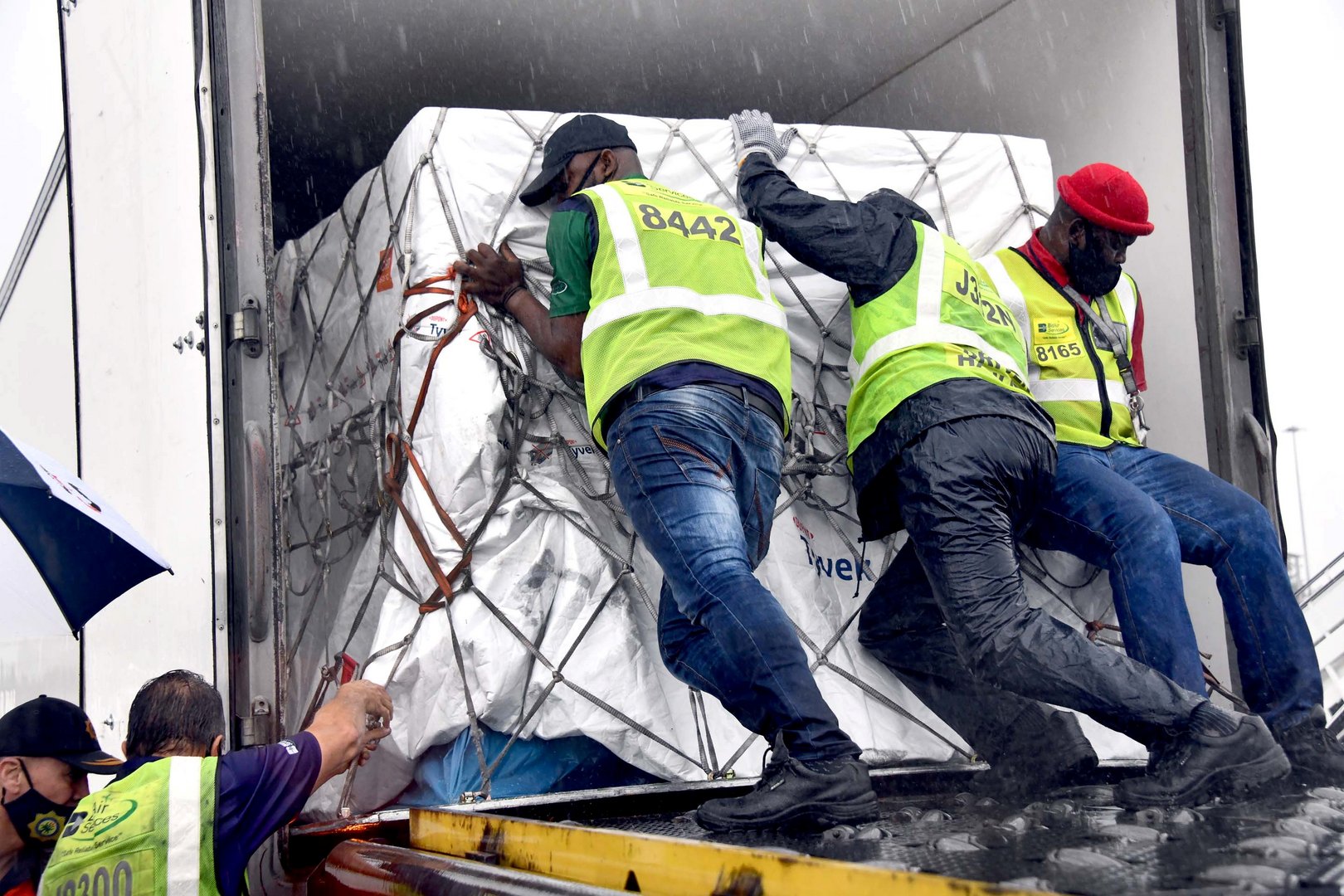 image South African probe finds evidence of political pressure, fraud in COVID-19 contracts