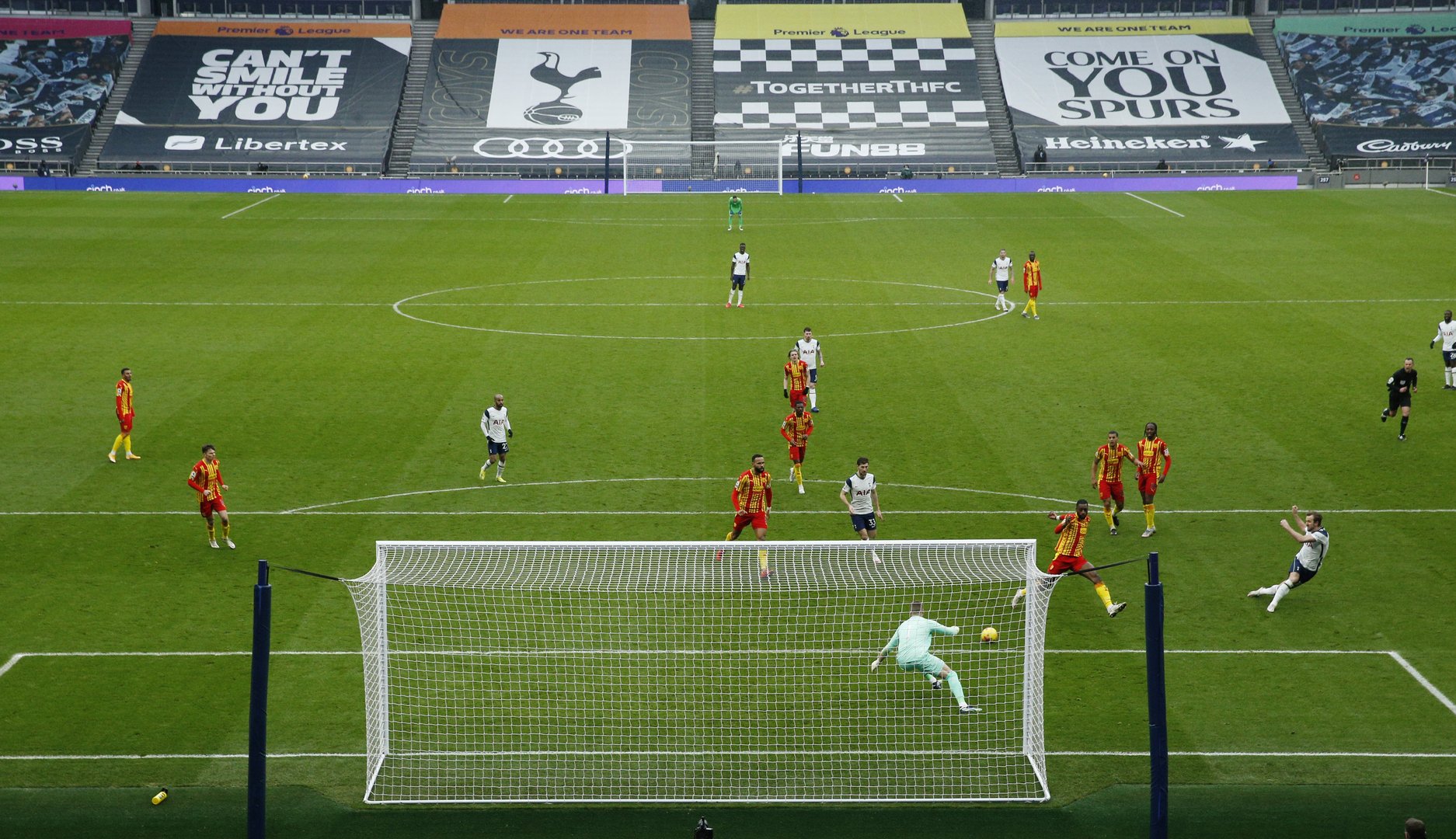 image Kane returns to help Tottenham back to winning ways
