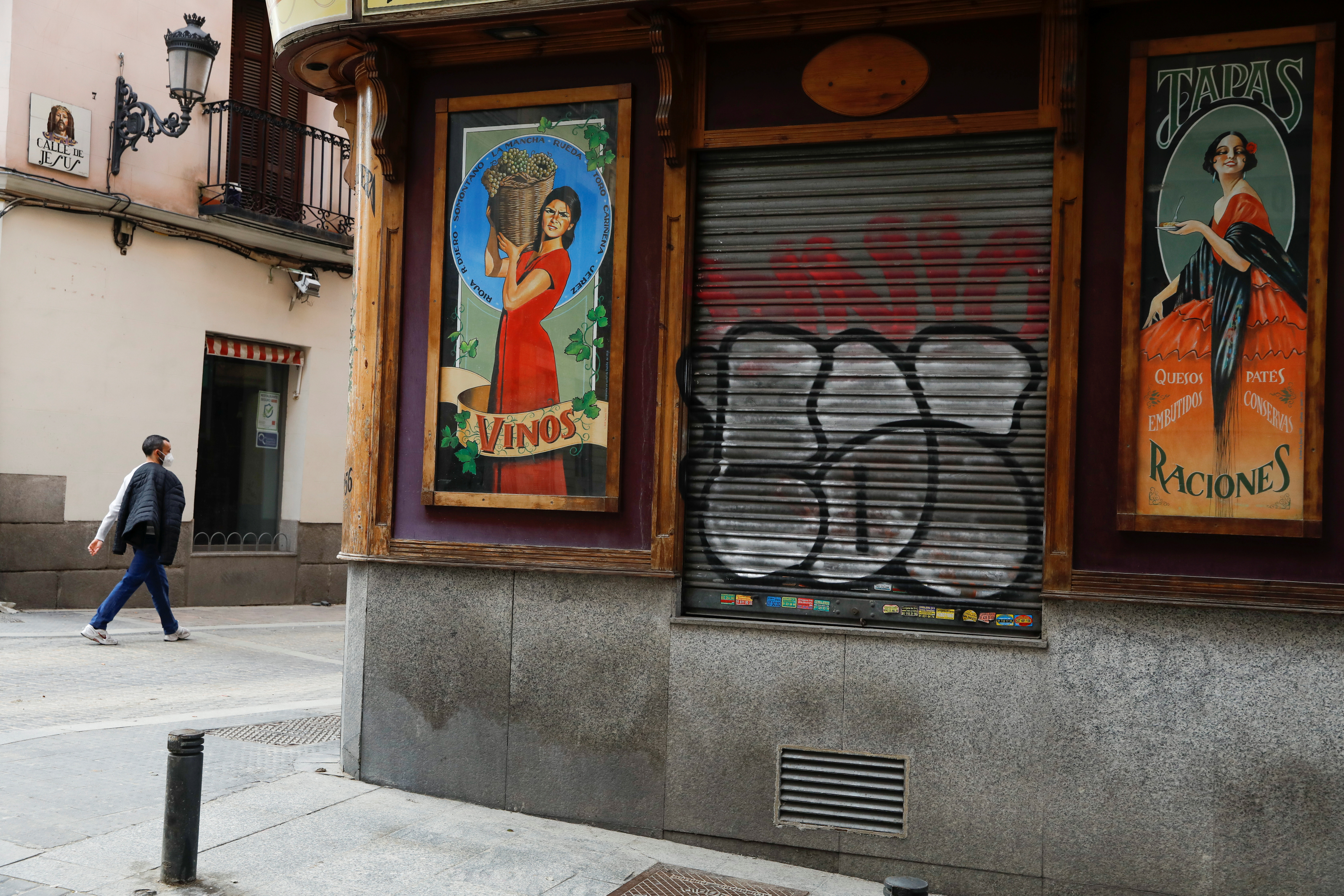image Spain betting on vaccine passports to revive summer tourism