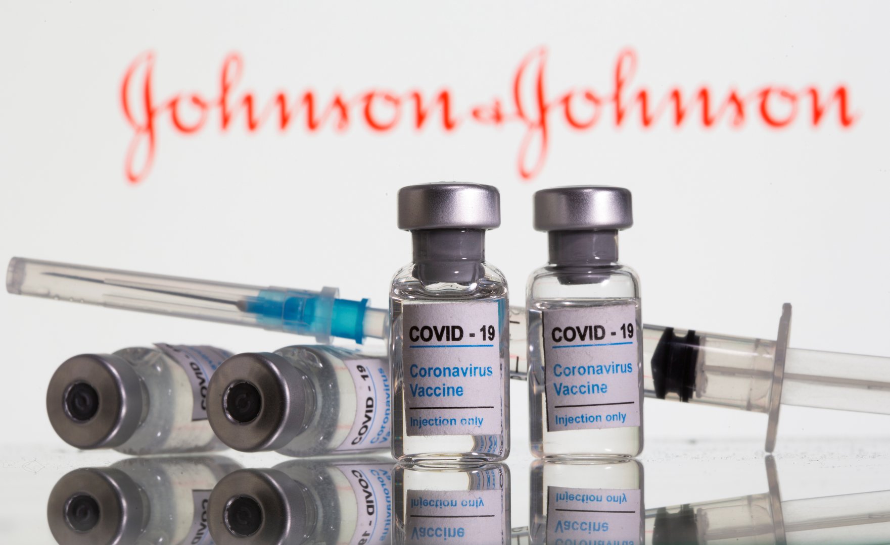 image Johnson &#038; Johnson&#8217;s one-shot vaccine effective and safe, FDA says
