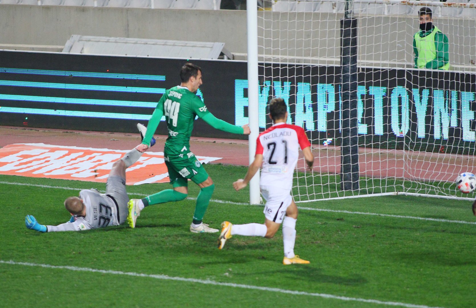 image Omonia cruise to 2-0 win over Nea Salamina