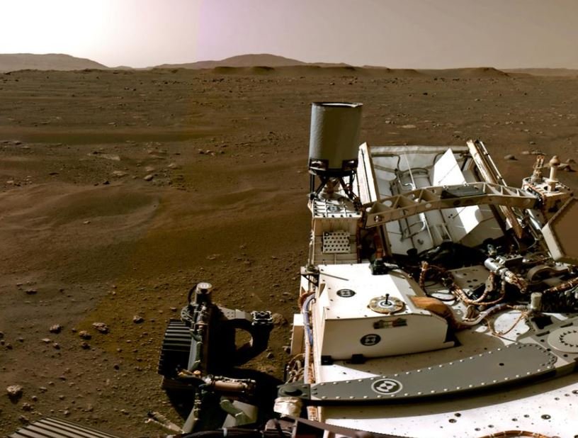 image Mars rover sends home movie of daredevil descent to landing on red planet