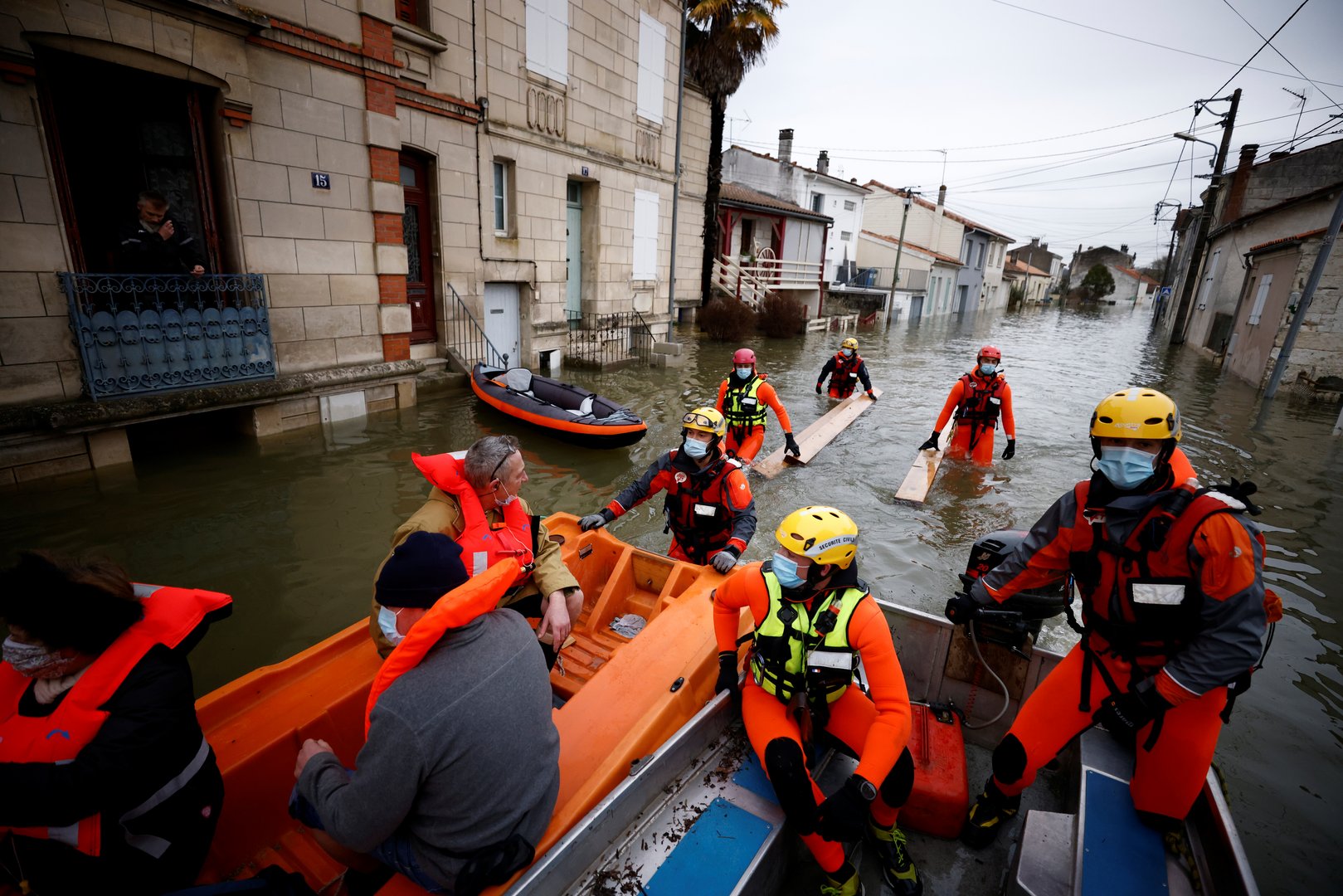 image Southwest France hit by heavy floods, Paris area on flood alert