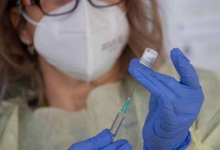 image Coronavirus: Supermarkets want staff to be vaccinated as priority