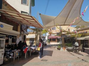 feature agnieska a bargain store outside moda italiano