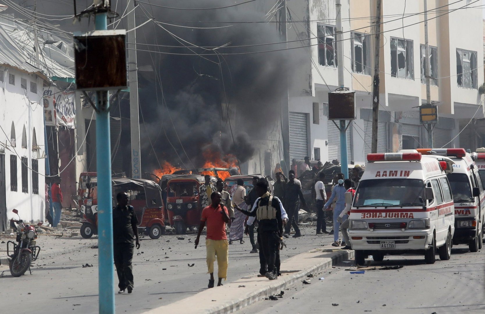 image Gunfire erupts in Mogadishu as Somali government forces seal off streets